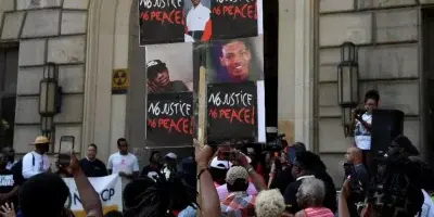 «Desgarrador» suceso en el que policías EE.UU. disparan a joven afroestadounidense