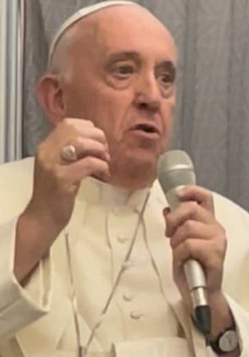 Papa lamenta que familias riñan por las herencias