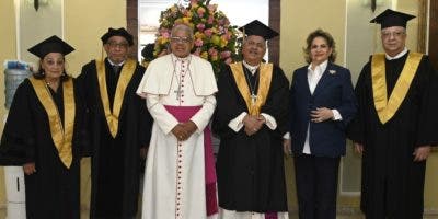 Universidad Católica gradúa a 549
