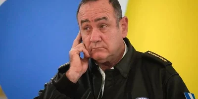 Presidente de Guatemala sale ileso de disparos a su comitiva