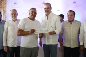 Abinader entrega RD$124 millones para indemnizar a ex agricultores en Valle Nuevo