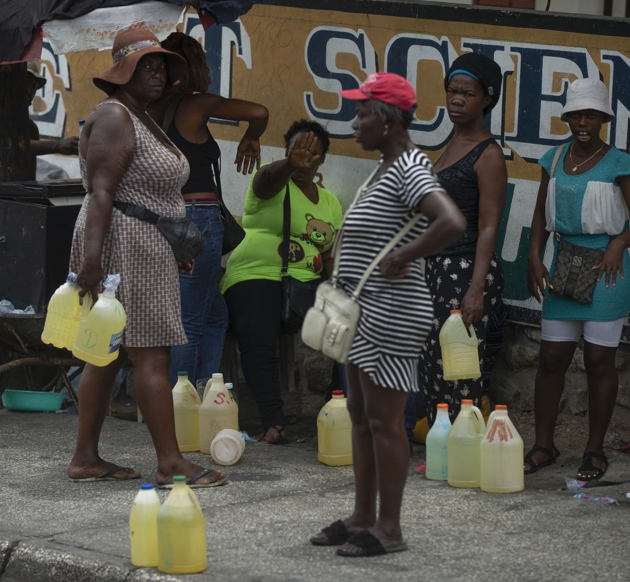 Haitianos burlan controles a venta de combustibles en la frontera
