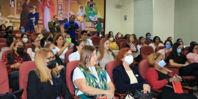 CAID y SNS capacitan odontólogos en manejo de niños especiales