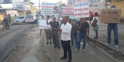 Comunitarios de San Felipe reclaman al Gobierno calles sean reparadas