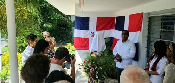 Misión dominicana en Cuba develiza busto en honor a Duarte