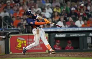 Dos cuadrangulares de Jeremy Peña catapultan el triunfo de los Astros