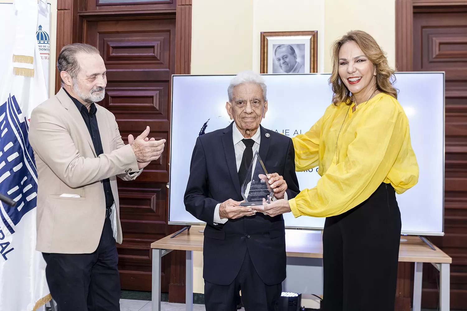 Cultura otorga reconocimiento al arquitecto Cuqui Batista