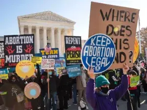 California y Vermont votan a favor de proteger el aborto