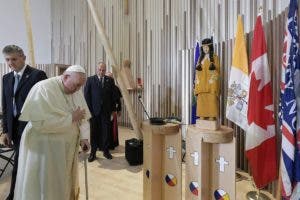 Líderes y miembro de tribus reaccionan a la disculpa del Papa Francisco