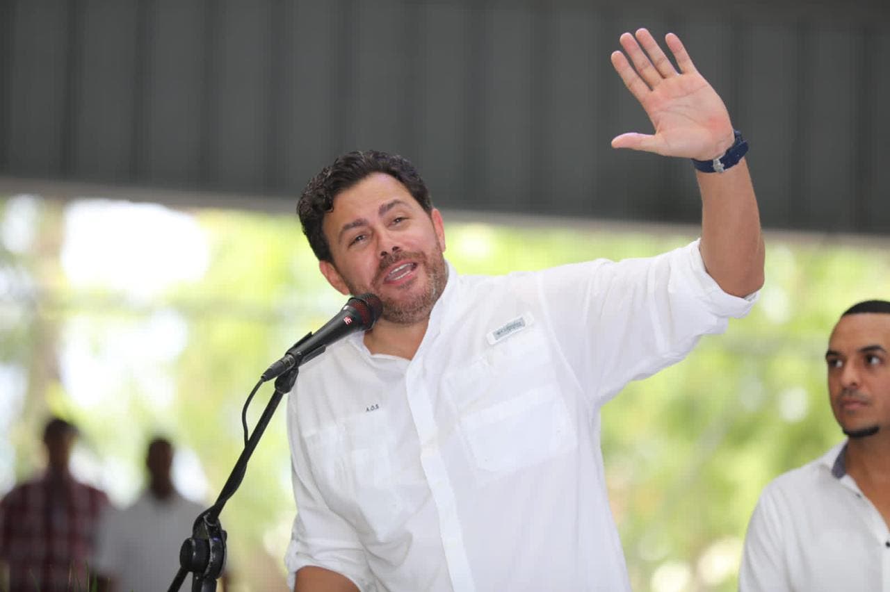 PRM juramenta a Aneudy Ortiz alcalde de Ocoa y cientos de dirigentes