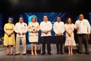 SNS reconoce 12 centros de salud y dos SRS con premio al Mejor Desempeño Hospitalario