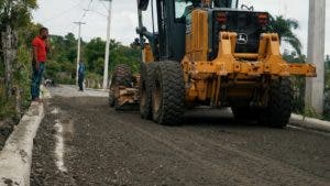 Gobierno  ejecuta amplia jornada de obras en la provincia Duarte