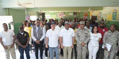 APORDOM y Defensor del Pueblo asisten a pescadores de Los Cacaos, Samaná