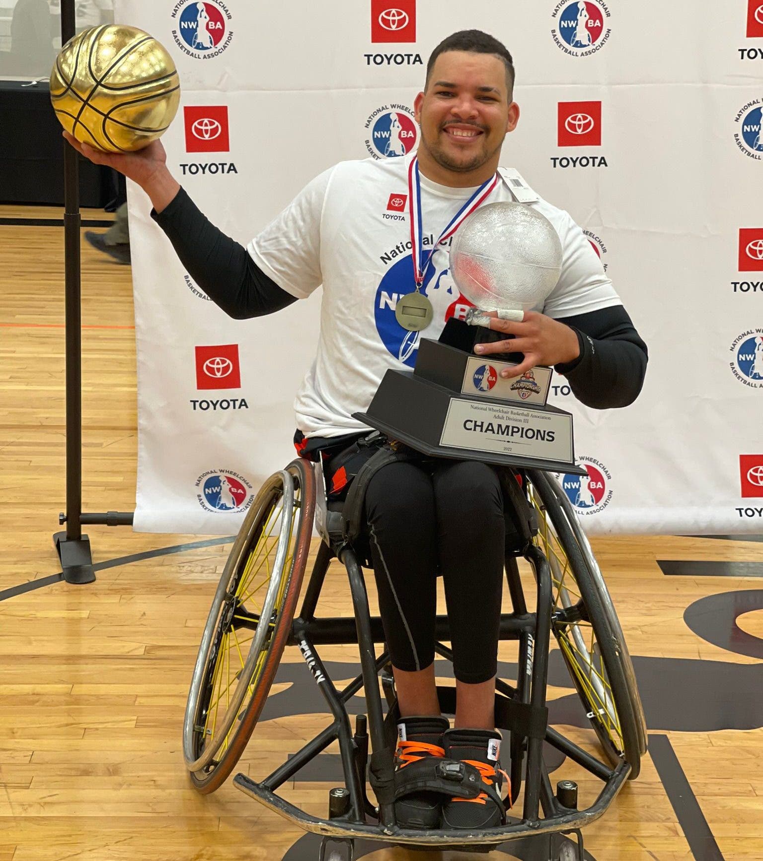 Dominicano triunfa en EEUU como MVP en Baloncesto Silla de Ruedas