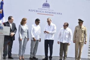 Gobierno entrega 30 ambulancias a hospitales