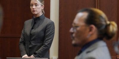 Abogado: Un jurado sirvió en juicio Depp-Heard indebidamente