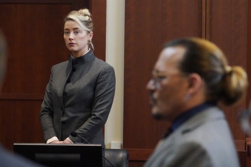 Abogado: Un jurado sirvió en juicio Depp-Heard indebidamente