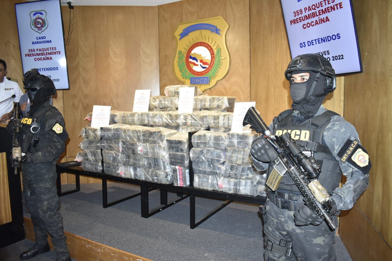 DNCD incauta 359 paquetes de cocaína en costa de Barahona