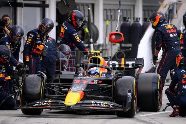 Verstappen, más cerca de revalidar título y Alonso se va a Aston Martin