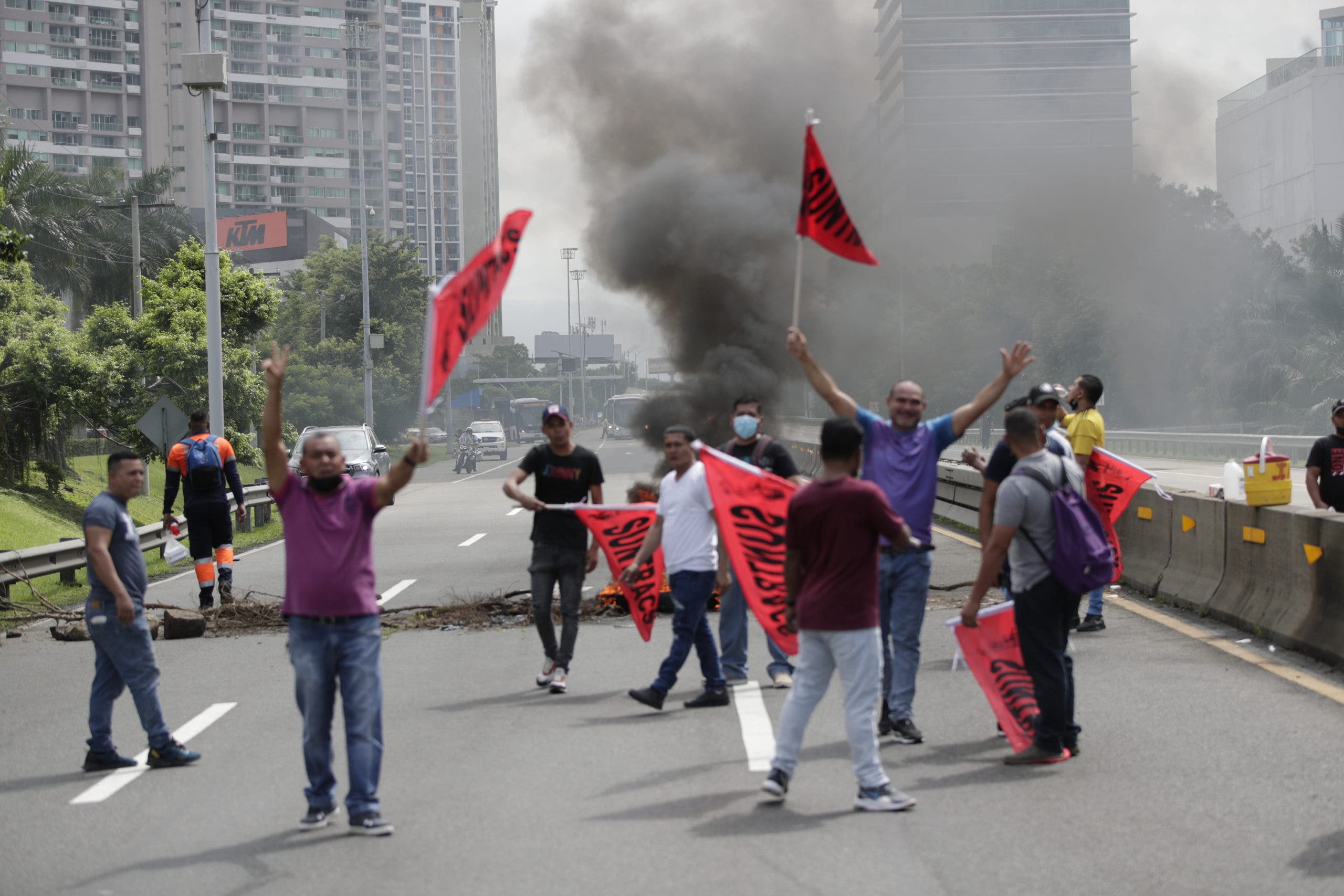 Protestas paralizan la capital tras fracaso de negociaciones en Panamá
