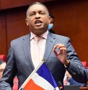 Dominicanos NY alarmados por denuncia senador PLD