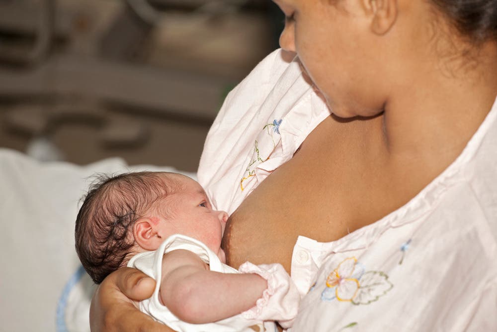 UNICEF exhorta a continuar impulsando la lactancia después del parto