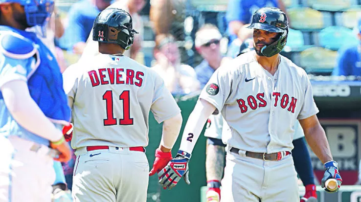 Devers conecta jonrón 24; Leury pega tres hits