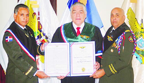 Soto Jiménez y Noble Espejo reciben un honoris causa