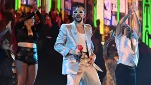 Bad Bunny, primer cantante de habla no inglesa en ganar los VMA de MTV como artista del año