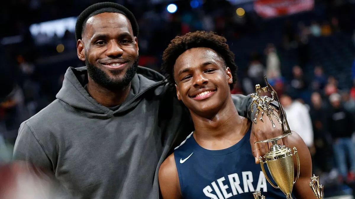 LeBron desmiente rumores de firmas de su hijo Bronny con Oregon