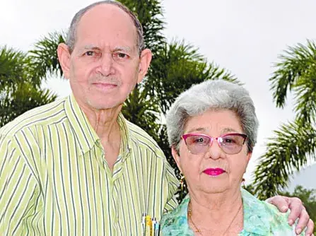 Sixto González y Gloria Hernández celebran con alegría sus 55 años casados