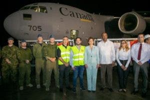 El avión Boeing C-17 Globemaster llegó al Aeropuerto Internacional de las Américas Dr. Francisco Peña Gómez a la 9:28 de la noche con mas de 52,000 libras de equipos.