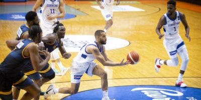 Selecciones basket RD  ante  universidades EU