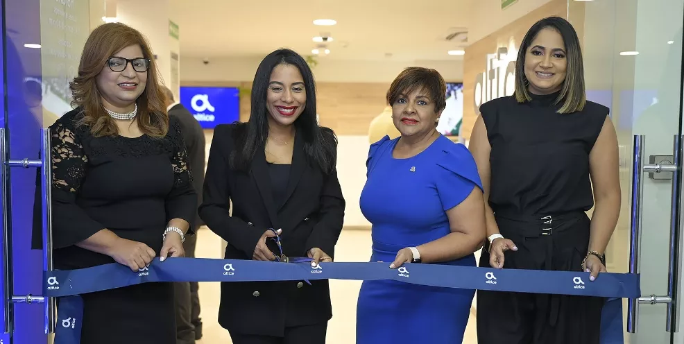 Altice inaugura moderna tienda