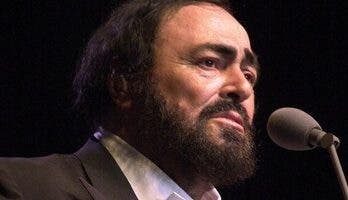 Pavarotti con  una estrella en Hollywood