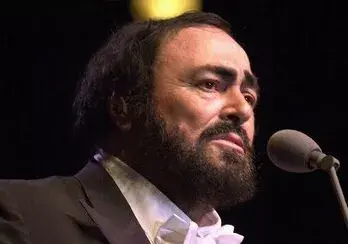 Pavarotti con  una estrella en Hollywood