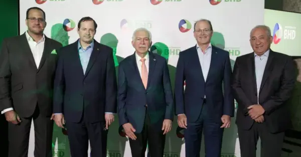 Ejecutivos de la entidad financiera durante el lanzamiento de la marca.