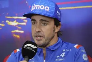 Alonso explica el porqué le gritó  idiota a Hamilton