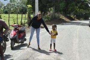 Los familiares más cercanos del minero dominicano lo recibirán en el hospital Ramón De Lara, dijo la mujer al salir acompañada de su hija y sobrinos de la instalación de la mina, donde se trabaja en la etapa final del rescate.