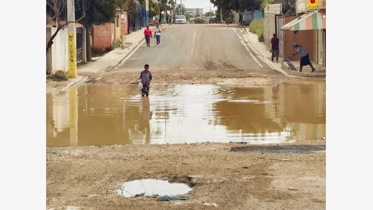 Moradores del sector La Ureña en Las Américas denuncian deterioro de sus calles