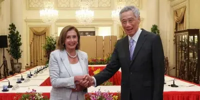 Nancy Pelosi arranca gira en Asia hablando de Taiwán con líder de Singapur