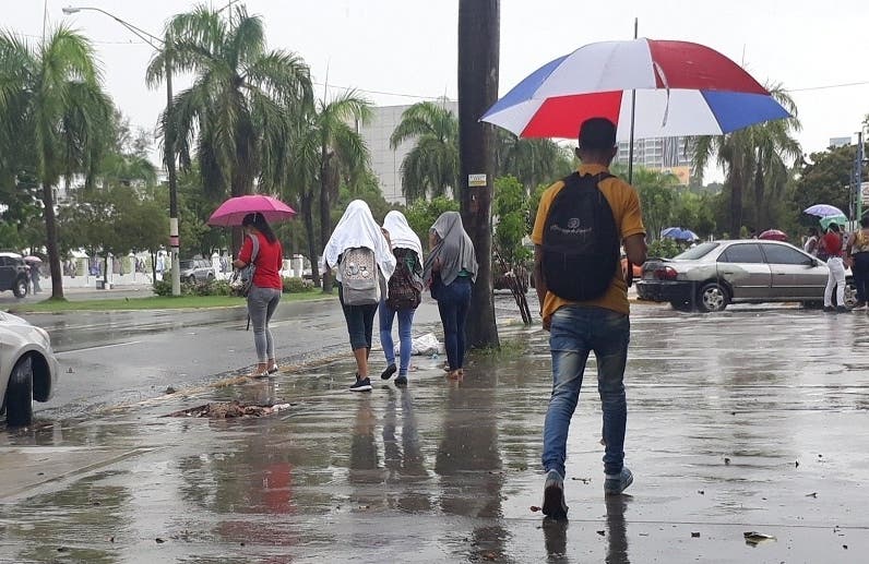 Meteorología: Vaguada se aleja del país, pero seguirán los aguaceros