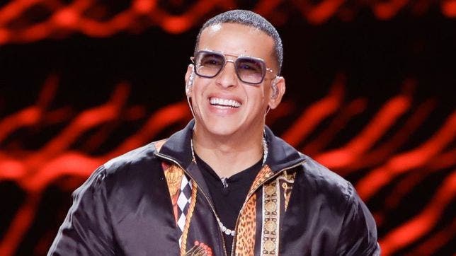 Daddy Yankee firma para ser productor de la serie “Neon” de Netflix