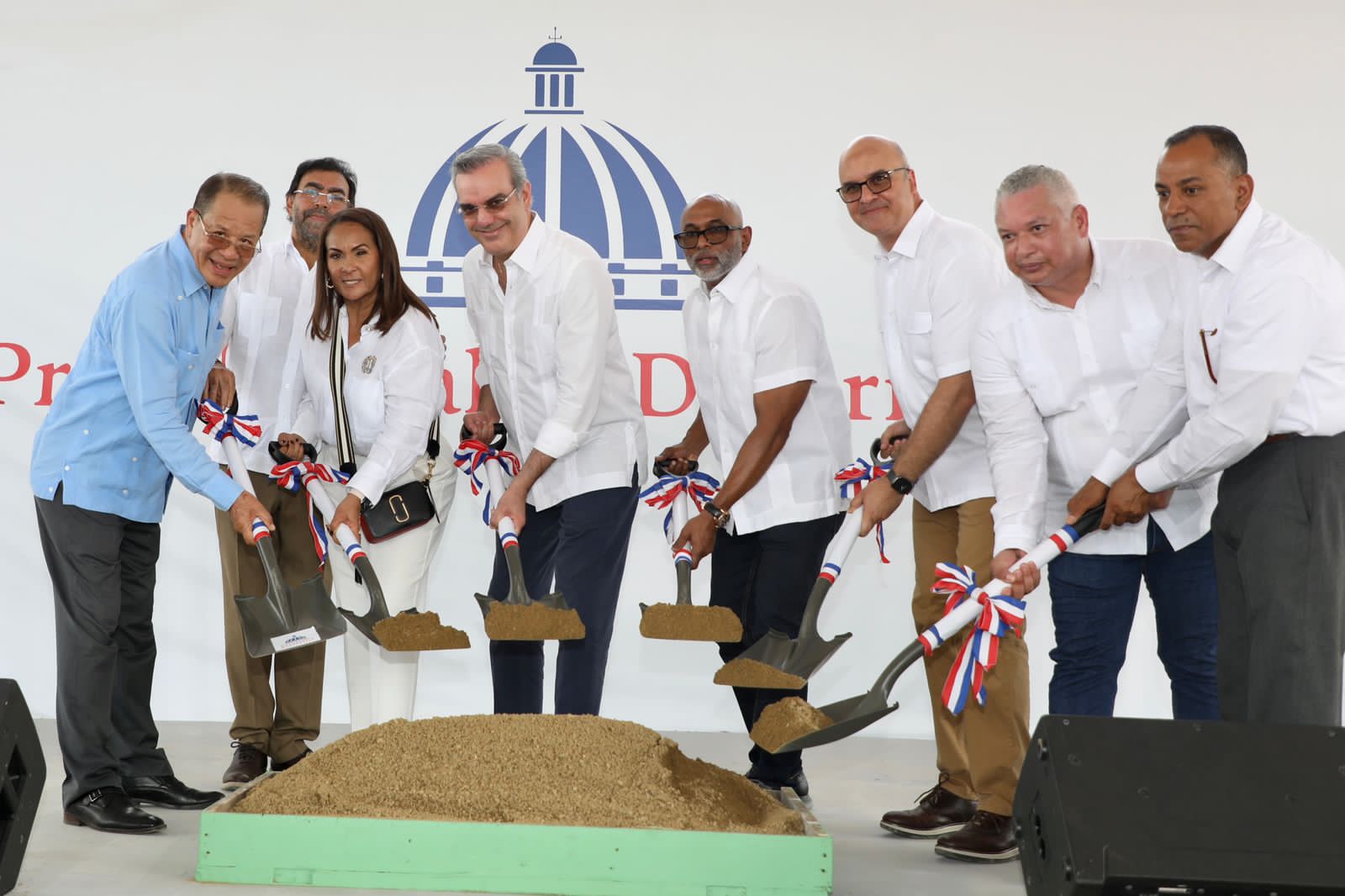 Abinader deja iniciados trabajos construcción proyecto habitacional en SFM por 325 millones