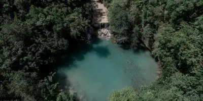 Belleza  Salto del Doce, en Gonzalo,  lo hace  parecer lugar místico