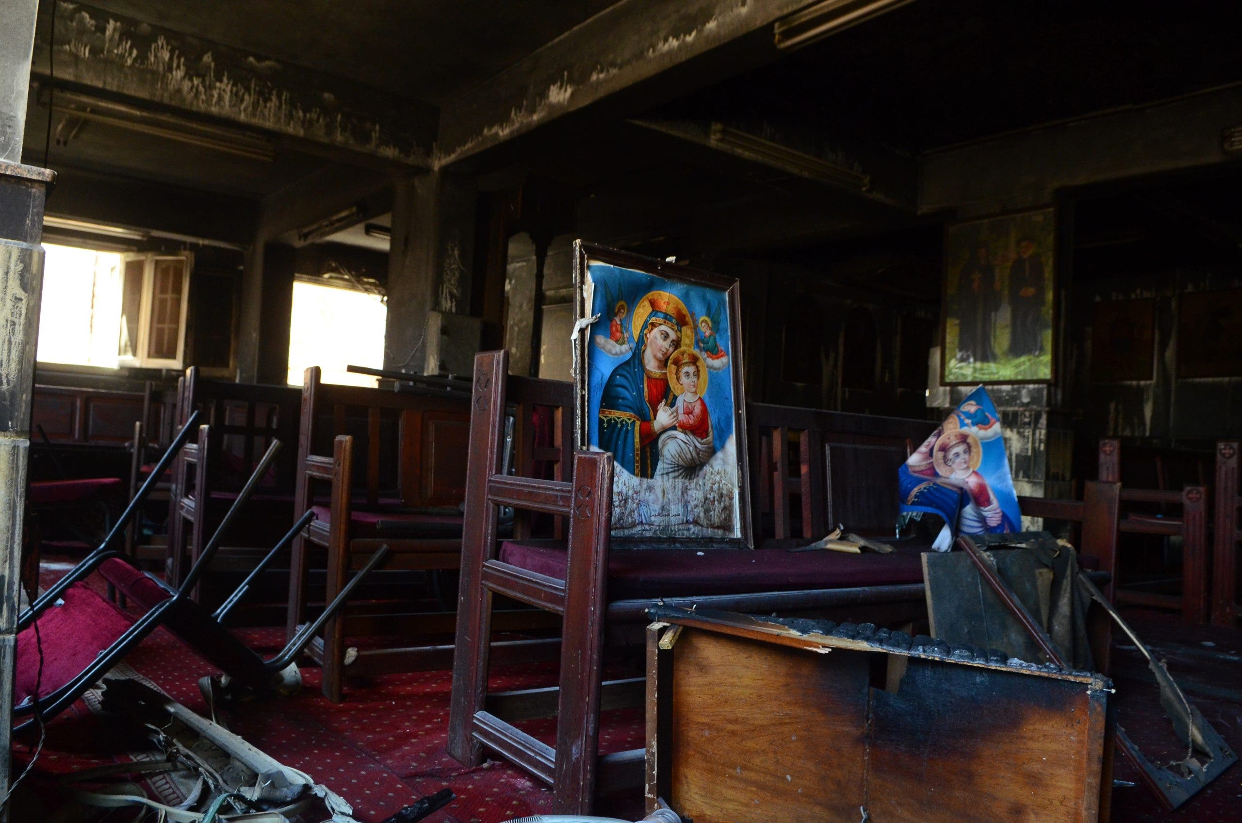 Al menos 41 muertos por incendio en una iglesia de Egipto