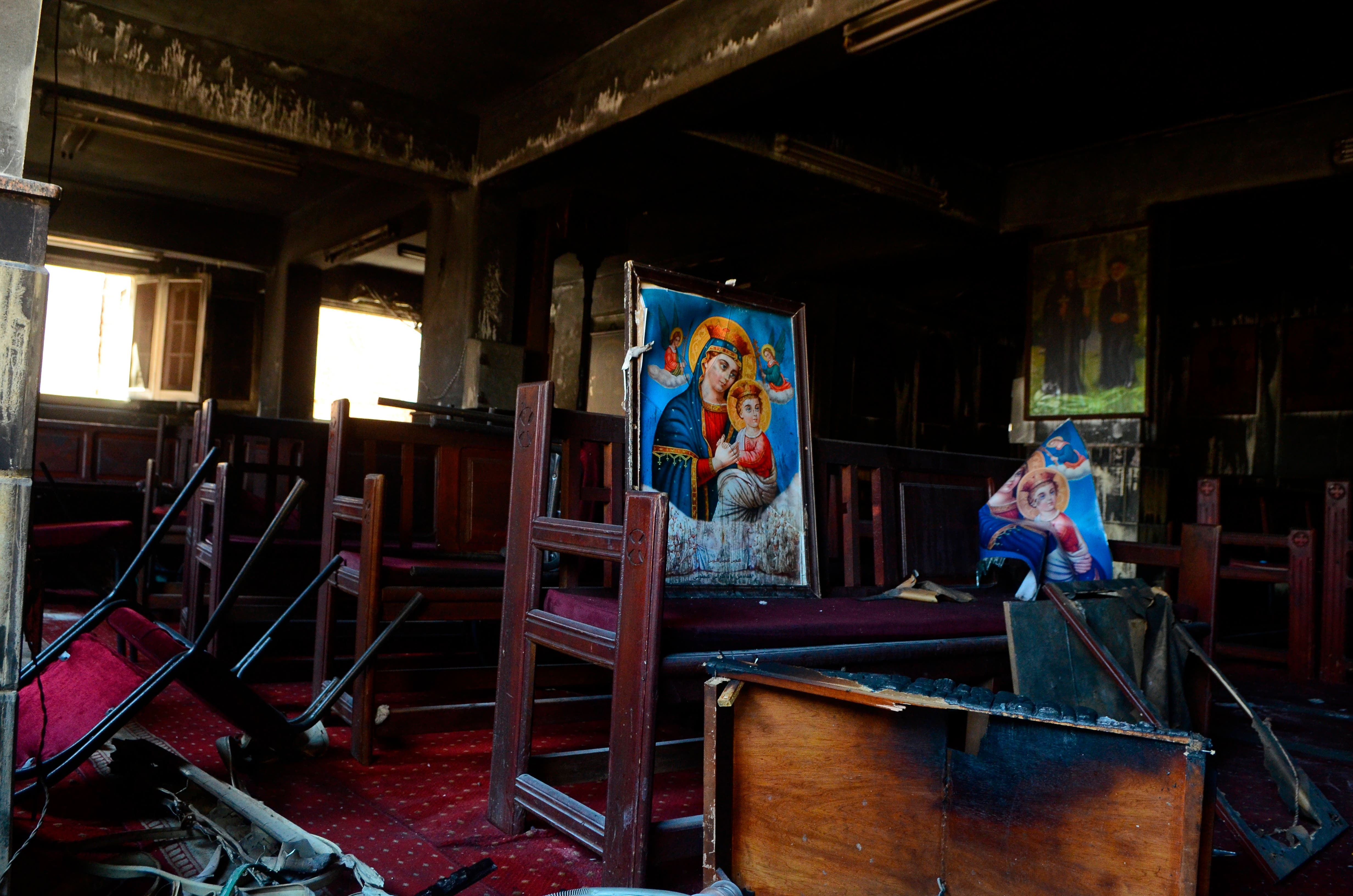 Al menos 41 muertos por incendio en una iglesia de Egipto