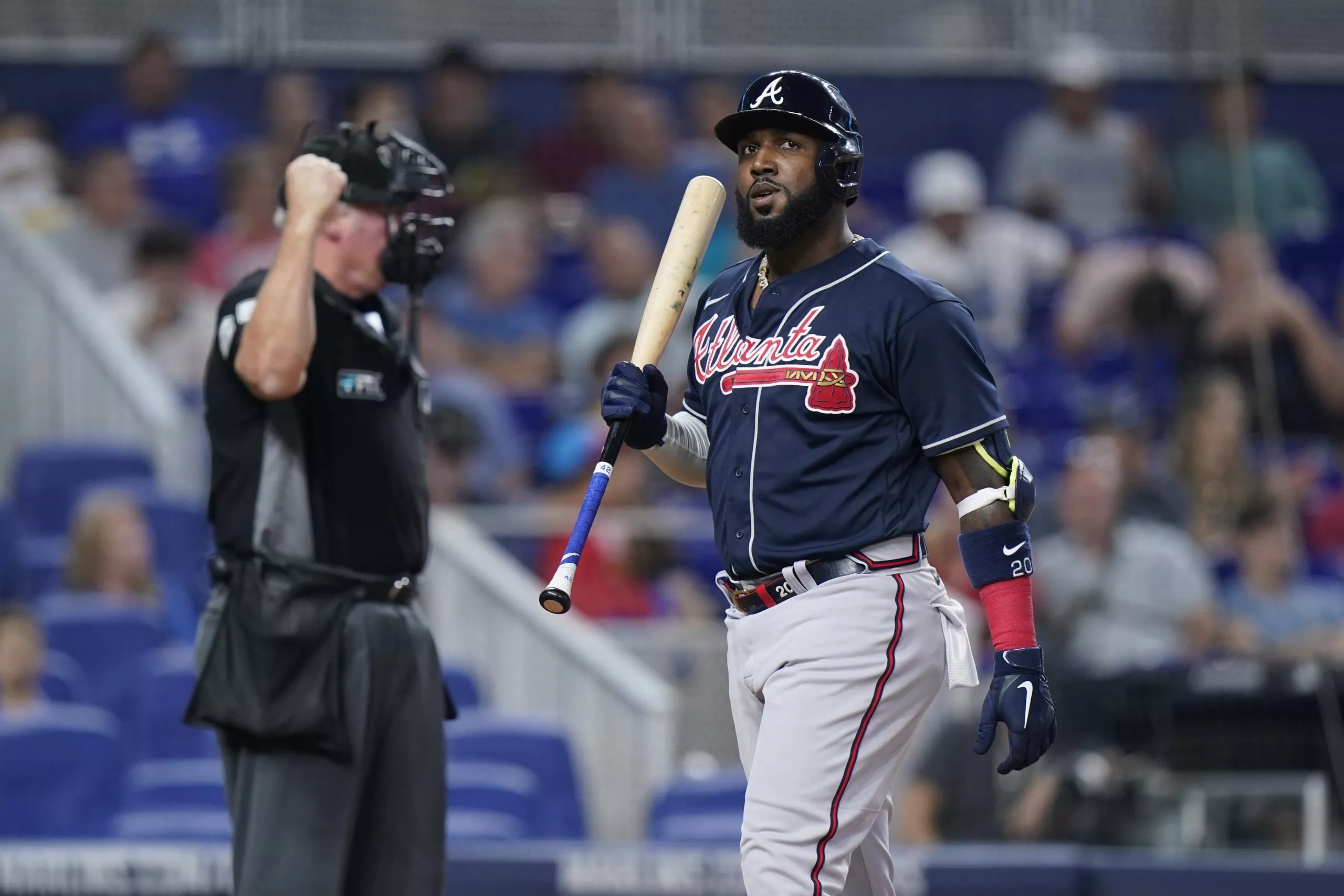 Marcell Ozuna es abucheado por fanáticos de los Bravos en su regreso