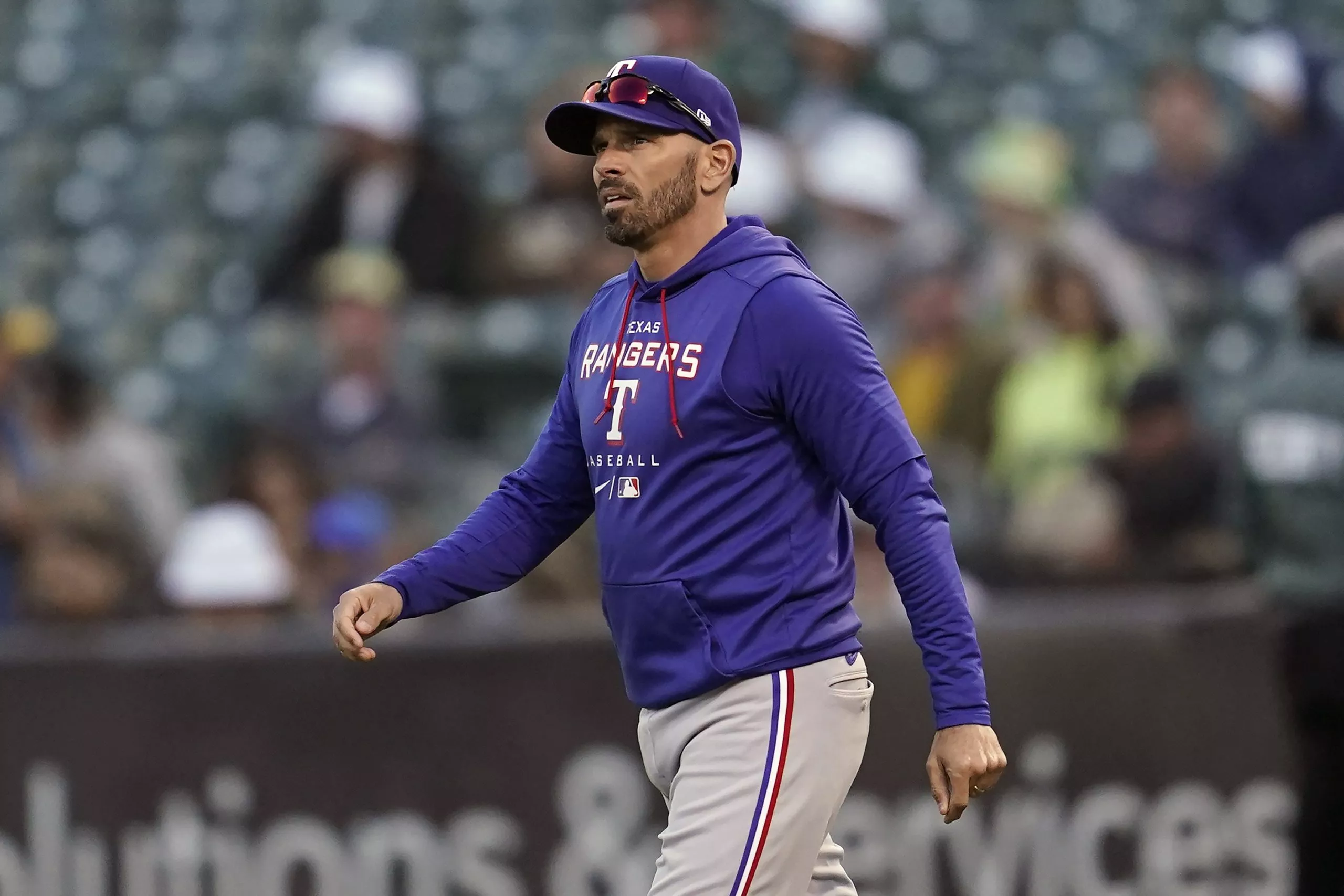 Los Rangers despiden al dirigente Chris Woodward