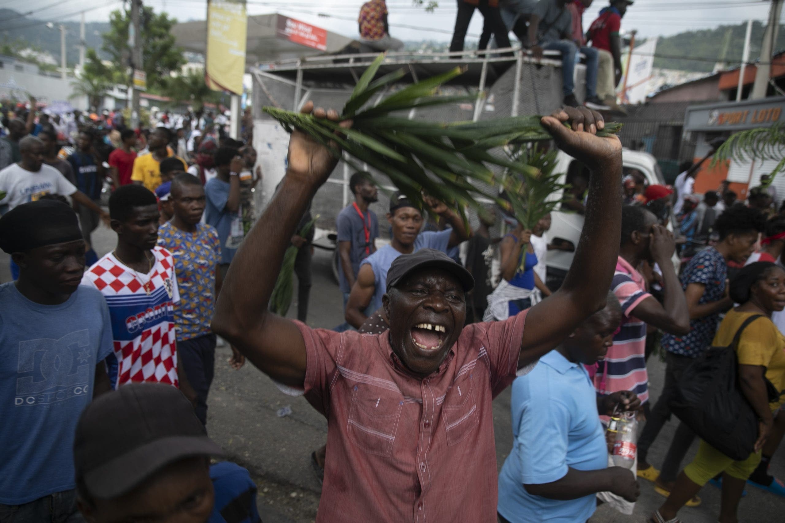 Miles de manifestantes haitianos exigen la renuncia del primer ministro Ariel Henry